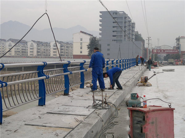 铜仁不锈钢复合管护栏常见问题及解决方案